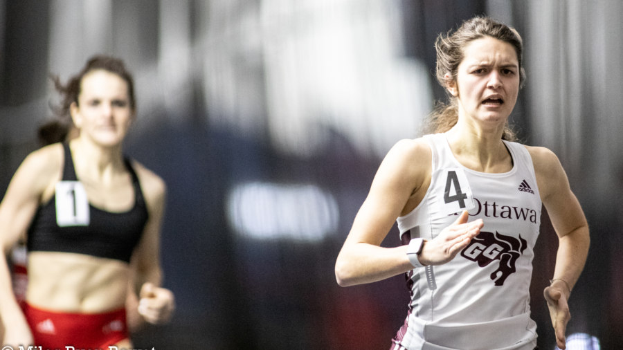 (February 16, 2019 -- Ottawa, ON) Maeliss Trapeau leading the 1000m with 200m to go at the Ravens Last Chance at the Dome @ Louis-Riel.