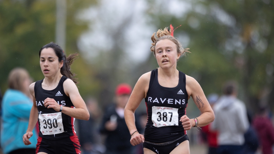 (Ottawa, Canada---02 October 2021) Pippa Norman (Carleton Ravens) competing in the University/Open Women's race at the 2021 Capital Cross Country Challenge held at Mooney’s Bay Park in Ottawa.
Photograph 2021 Copyright Miles Ryan Rowat / Mundo Sport Images