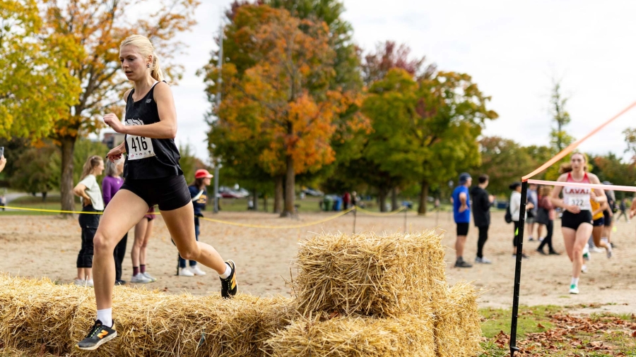 (Ottawa, Canada---27 September 2025) Zoe Gardiner of Ottawa Gee-Gees competing at the Capital XC Challenge at Mooney’s Bay Park.
Copyright 2025 Miles Ryan / Mundo Sport Images.
If posting to social media please tag @mundosportimages