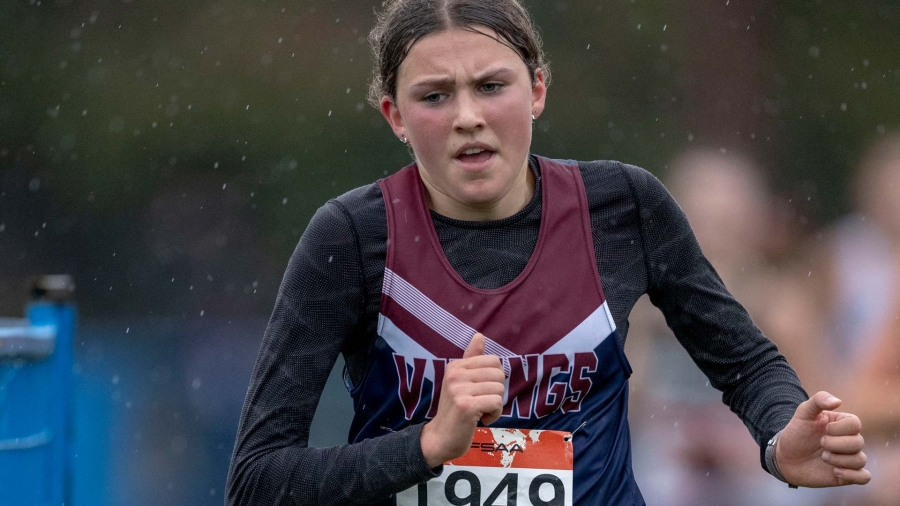 (Ottawa, Canada---04 November 2024) Kyra Lauter of ESC Franco Ouest (Ottawa) competing in the Senior Girls race at the 2024 OFSAA Cross Country Championships at Mooney's Bay Park.. Photograph Copyright 2024 Sean Burges / Mundo Sport Images.
If posting to social media please tag @mundosportimages